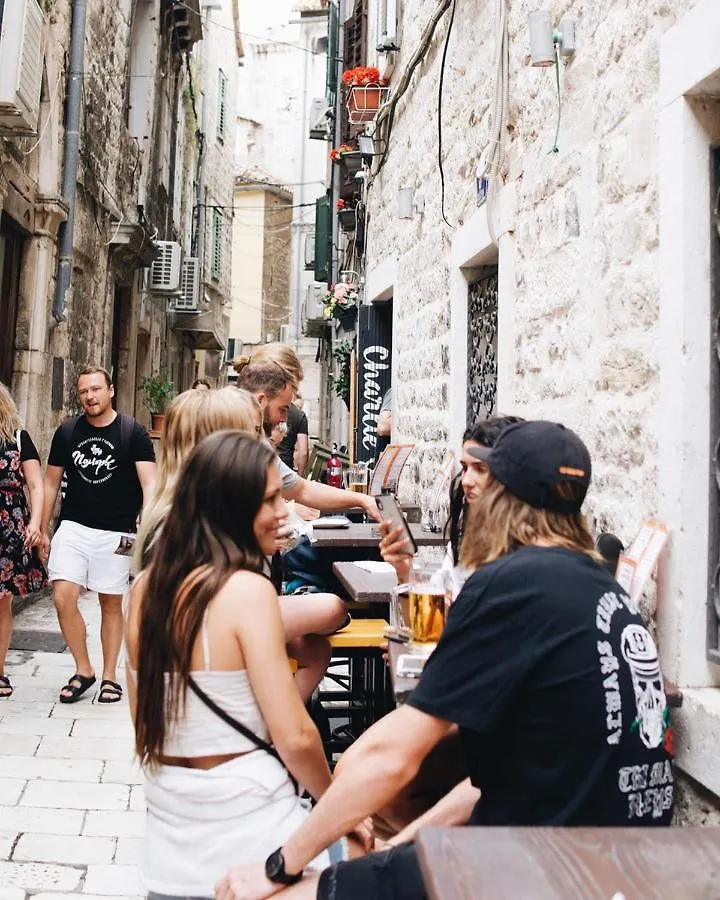 Booze & Snooze Social Hostel Split 0*,